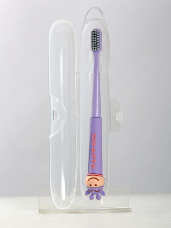 Y36 сиреневый Зубная щетка в футляре Жираф